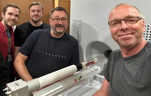 Group Picture of the project members in front of an mpi scanner